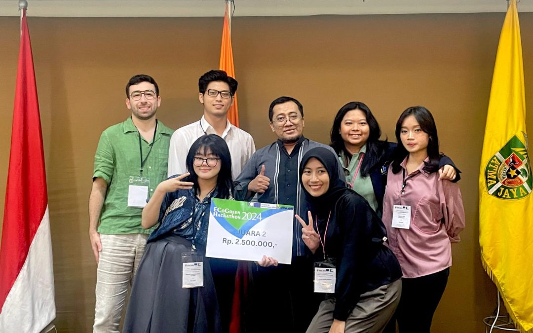 Juara 2 Tim Internasional Hackathon Erasmus+ ECoGREEN